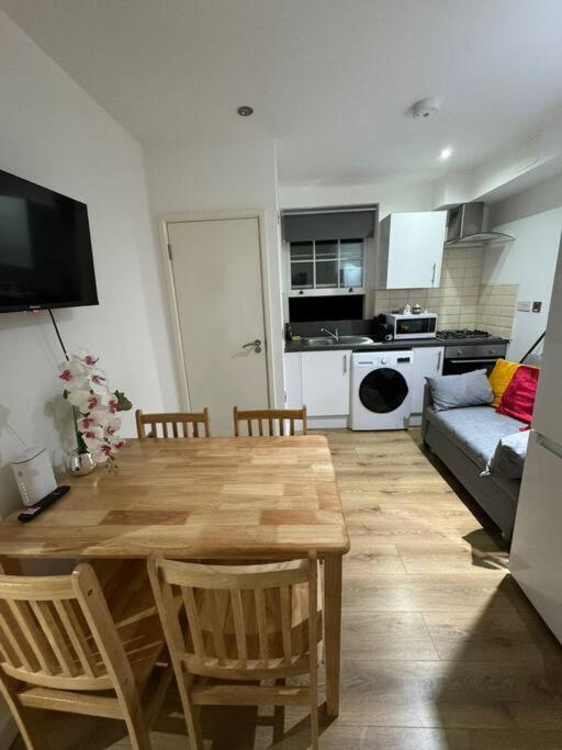 Appartement Sleep 6 - 5 Min From Camden Market Hw5 Londen