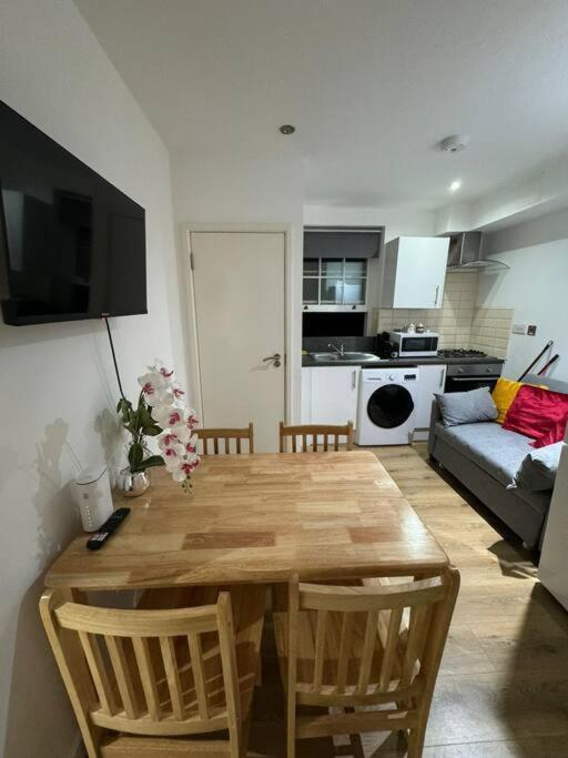 Sleep 6 - 5 Min From Camden Market Hw5 Londen